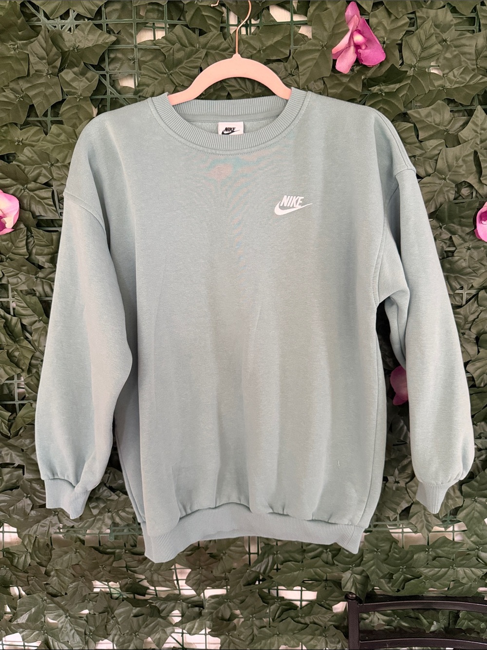 Nike Kids Crewneck Sweatshirt in Sage Green Size Large